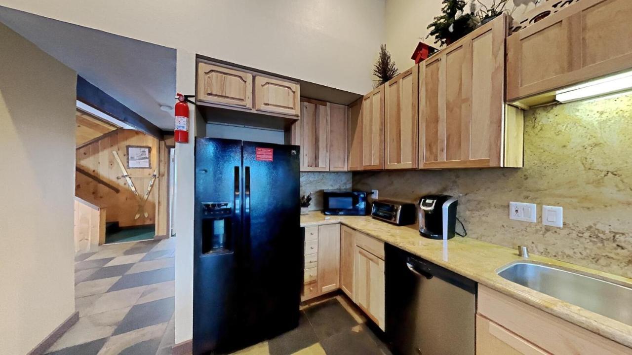 Upgraded 4 Bedrooms At 1849 - Slopeside To Skiing & Mountain Biking Apartment *