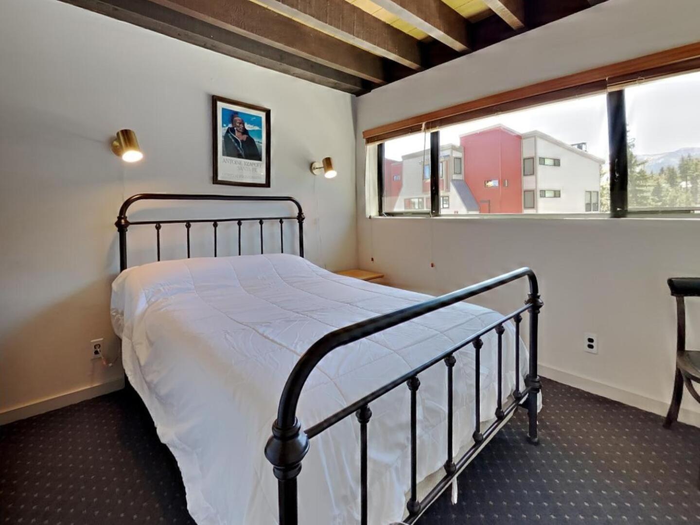 Upgraded 4 Bedrooms At 1849 - Slopeside To Skiing & Mountain Biking