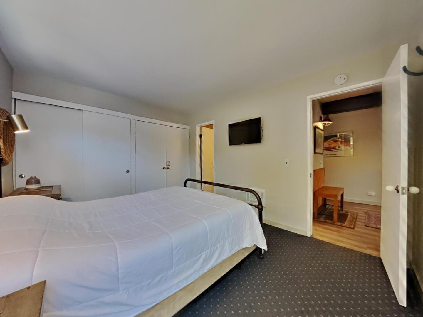 Upgraded 4 Bedrooms At 1849 - Slopeside To Skiing & Mountain Biking Apartment Mammoth Lakes