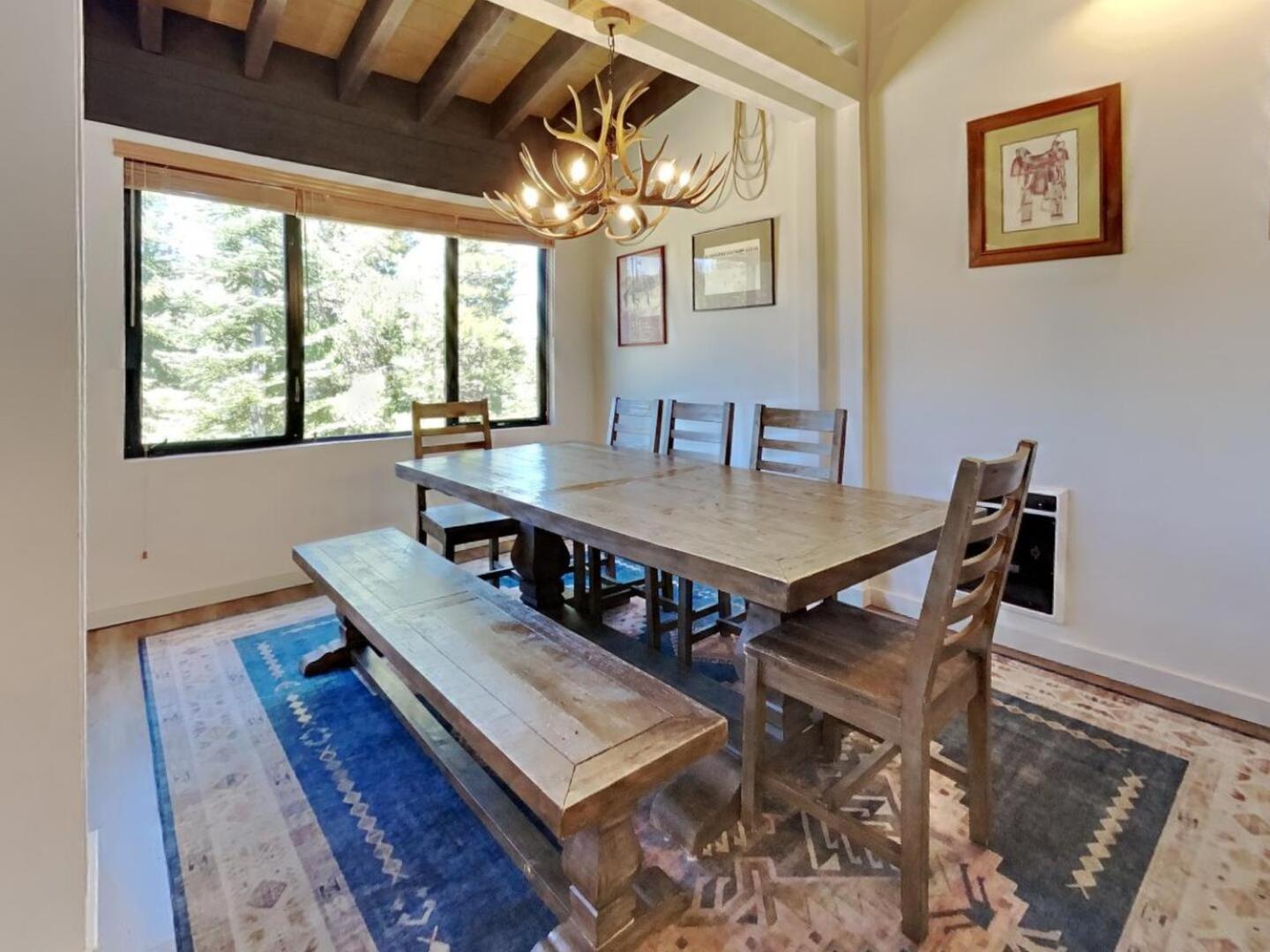 Upgraded 4 Bedrooms At 1849 - Slopeside To Skiing & Mountain Biking
