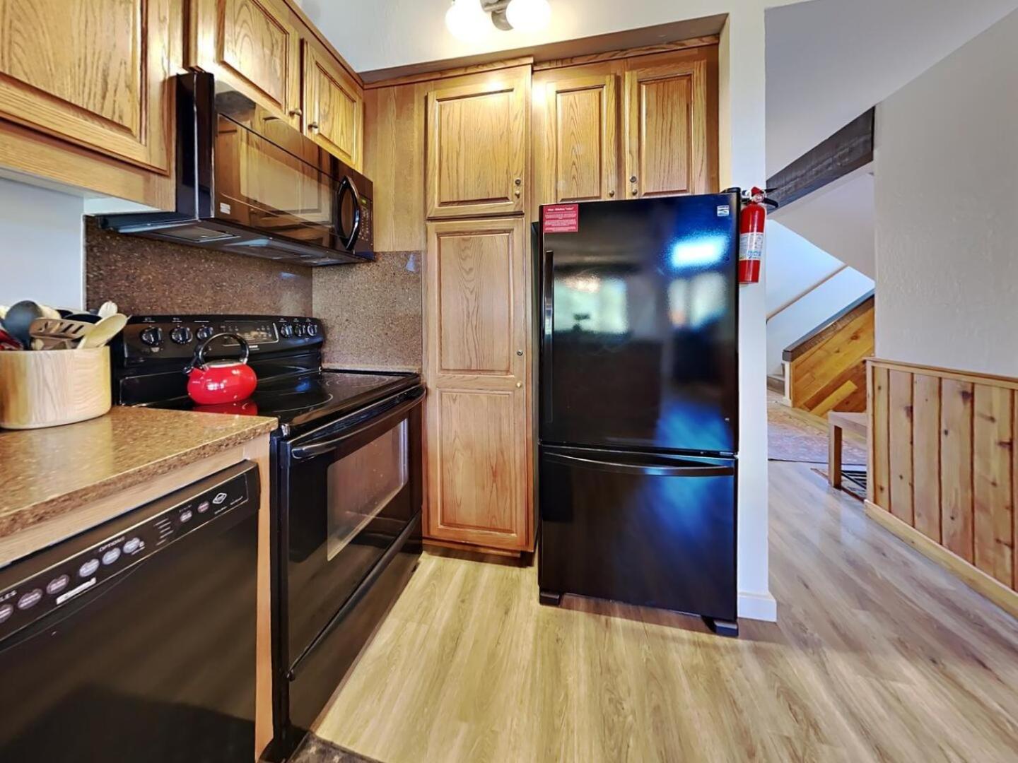 Upgraded 4 Bedrooms At 1849 - Slopeside To Skiing & Mountain Biking Apartment *