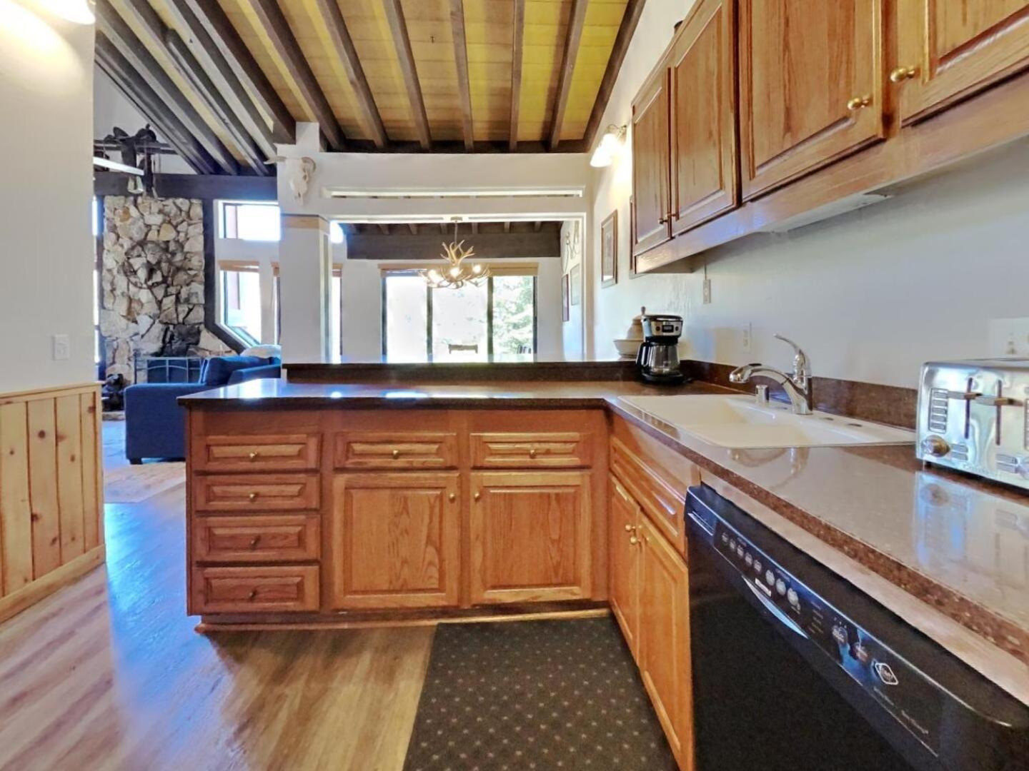 Upgraded 4 Bedrooms At 1849 - Slopeside To Skiing & Mountain Biking * Mammoth Lakes